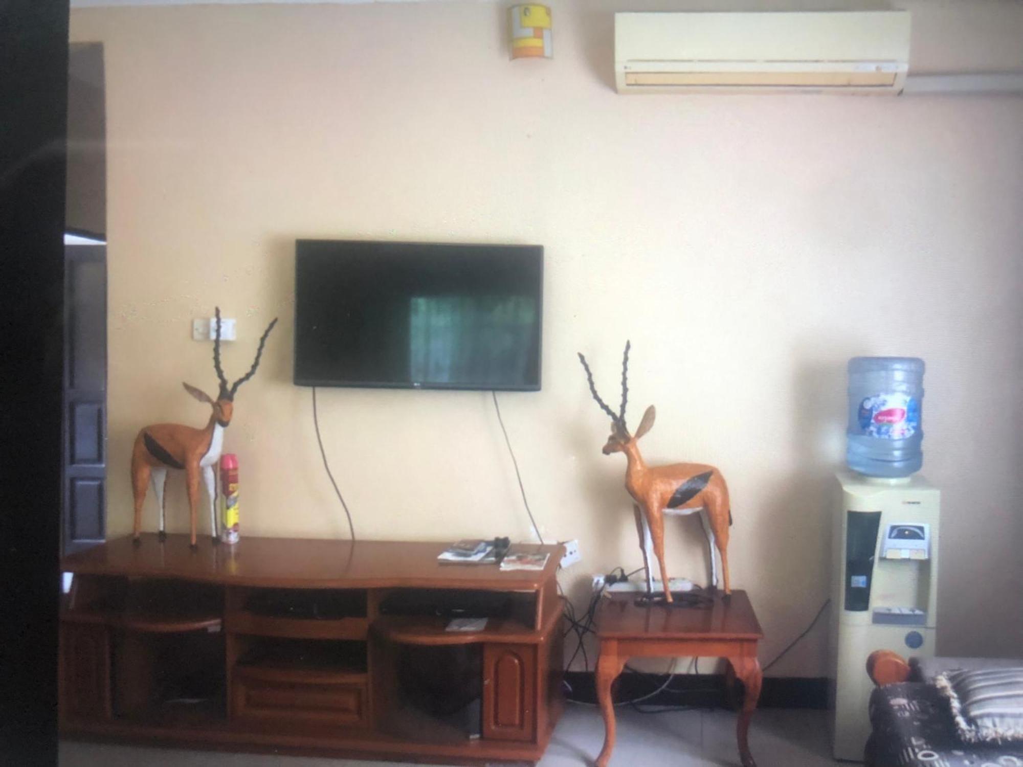 Tatys Homestay Dar es Salaam Extérieur photo