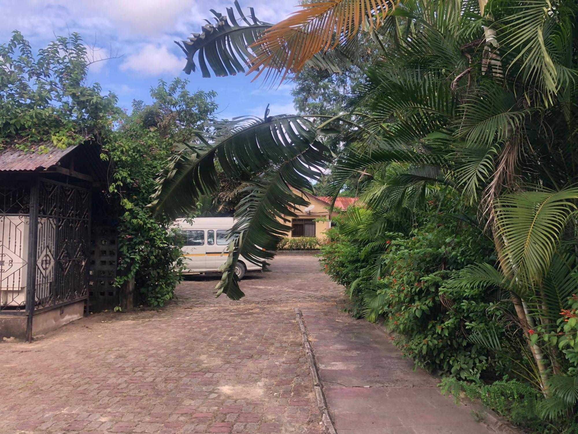 Tatys Homestay Dar es Salaam Extérieur photo