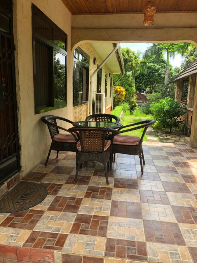 Tatys Homestay Dar es Salaam Extérieur photo