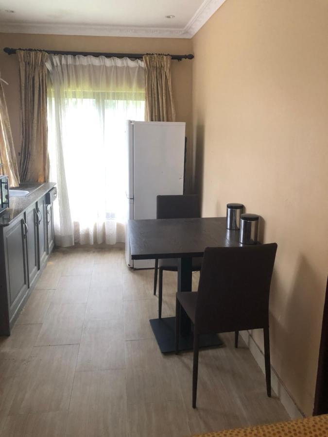 Tatys Homestay Dar es Salaam Extérieur photo
